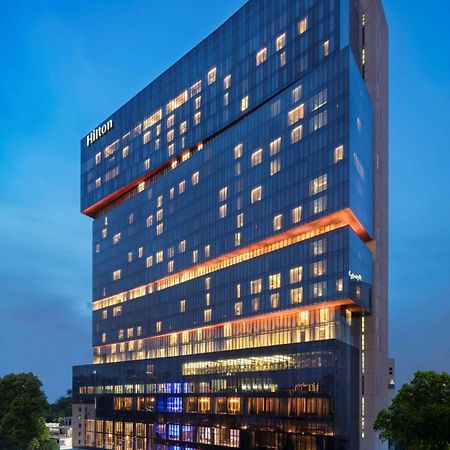 Hilton Guangzhou Tianhe - Free Shuttle Bus And Registration Counter Available During Canton Fair Period Zewnętrze zdjęcie Hilton Chengdu