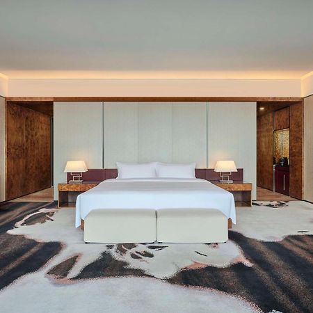 Hilton Guangzhou Tianhe - Free Shuttle Bus And Registration Counter Available During Canton Fair Period Zewnętrze zdjęcie
