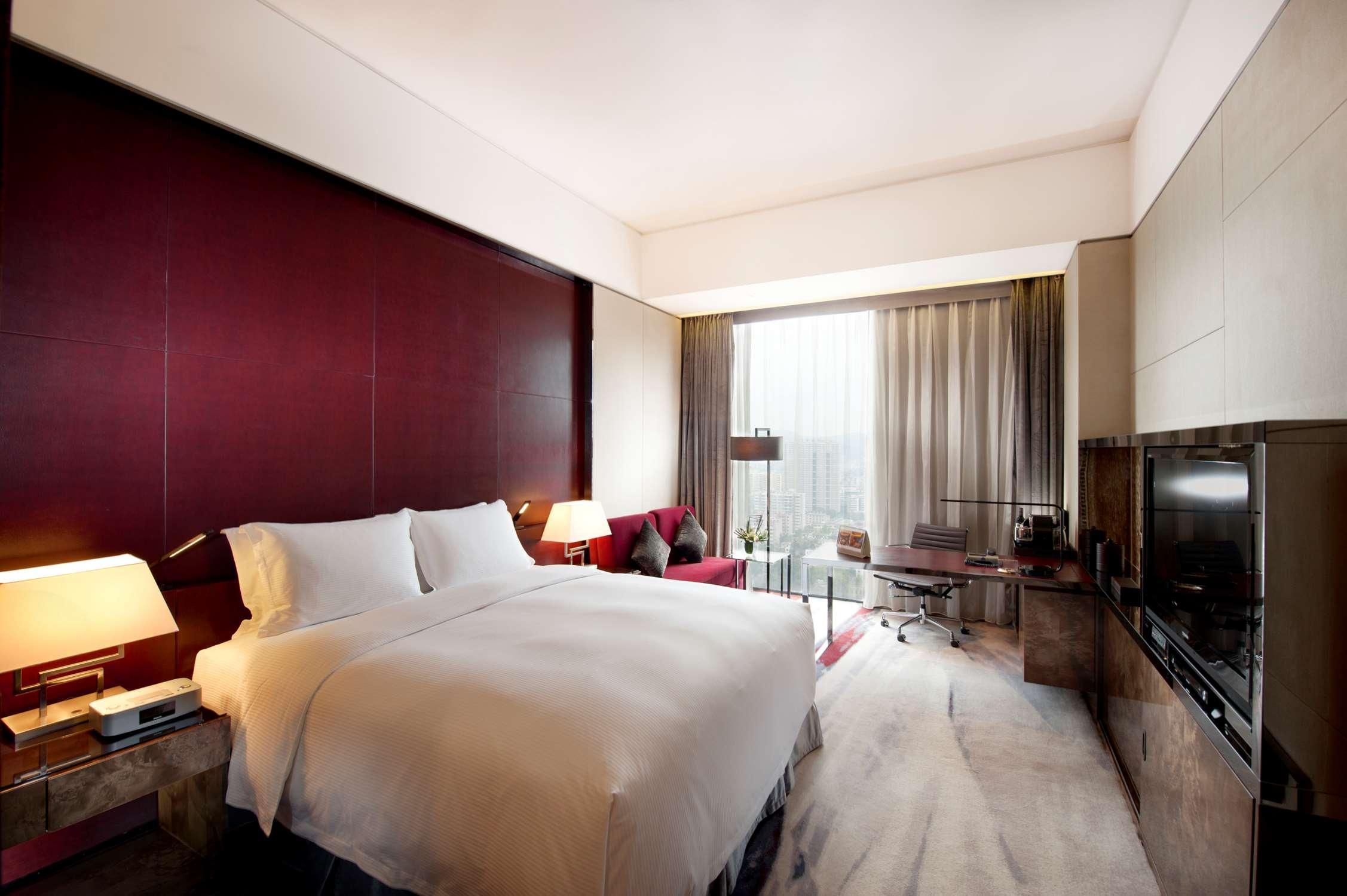 Hilton Guangzhou Tianhe - Free Shuttle Bus And Registration Counter Available During Canton Fair Period Pokój zdjęcie Deluxe Room