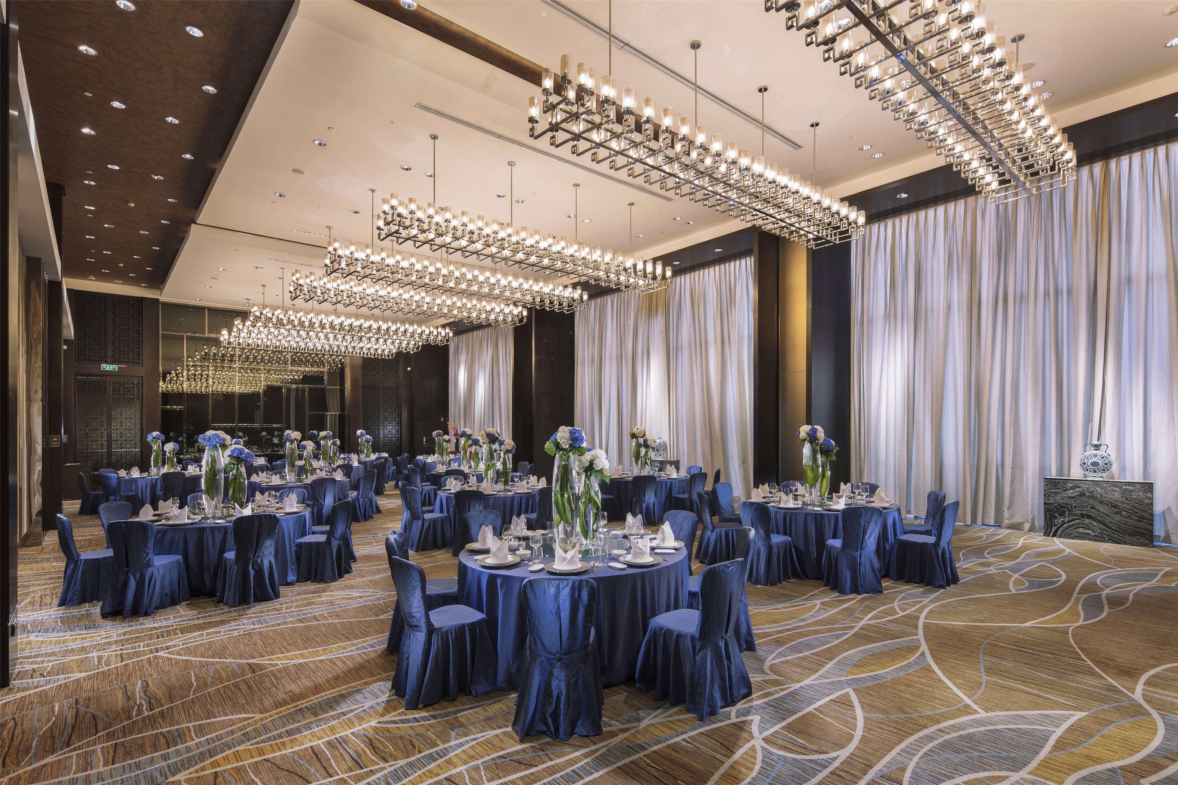 Hilton Guangzhou Tianhe - Free Shuttle Bus And Registration Counter Available During Canton Fair Period Zewnętrze zdjęcie The Grand Ballroom