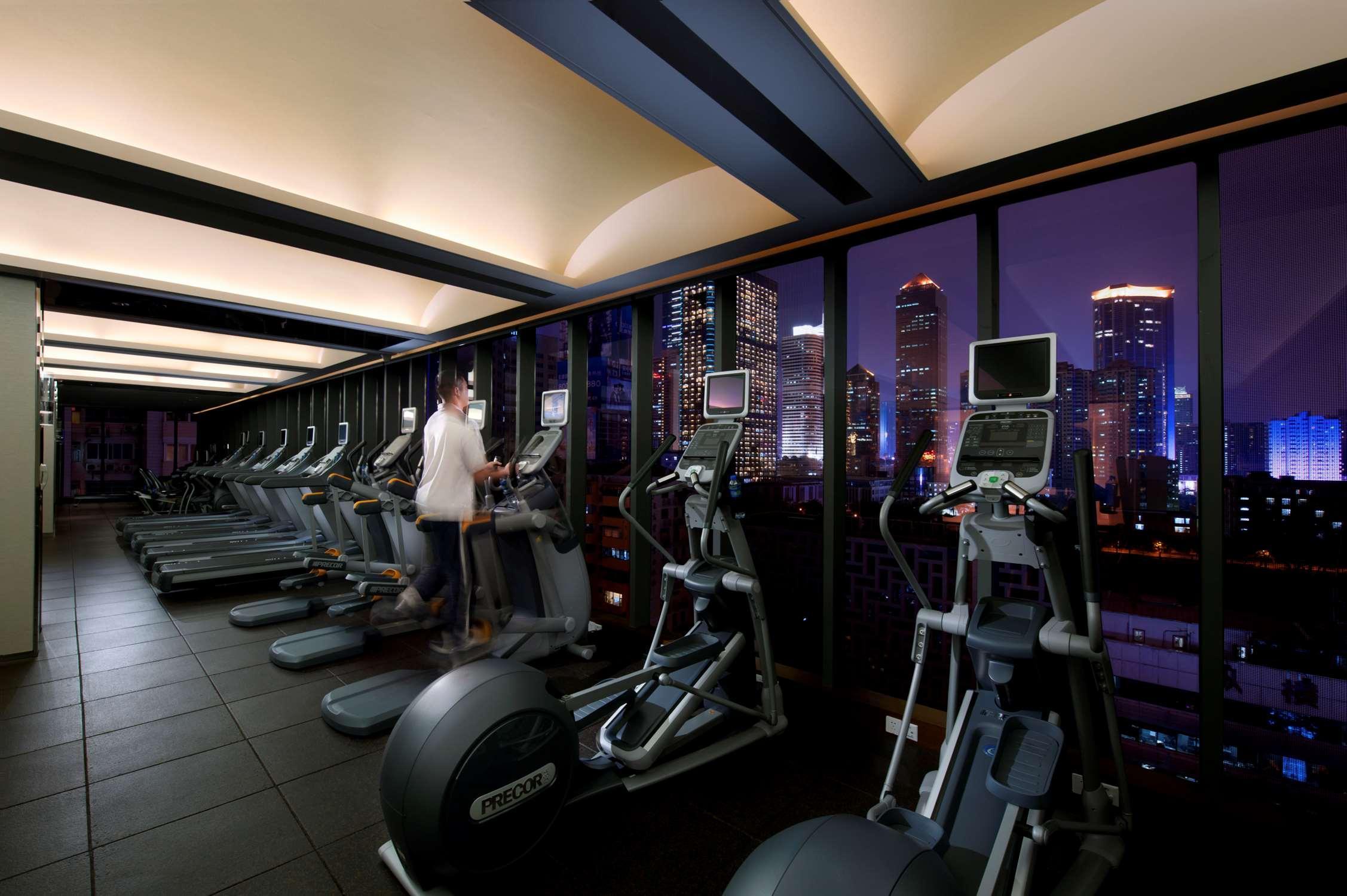 Hilton Guangzhou Tianhe - Free Shuttle Bus And Registration Counter Available During Canton Fair Period Zewnętrze zdjęcie The gym at the hotel