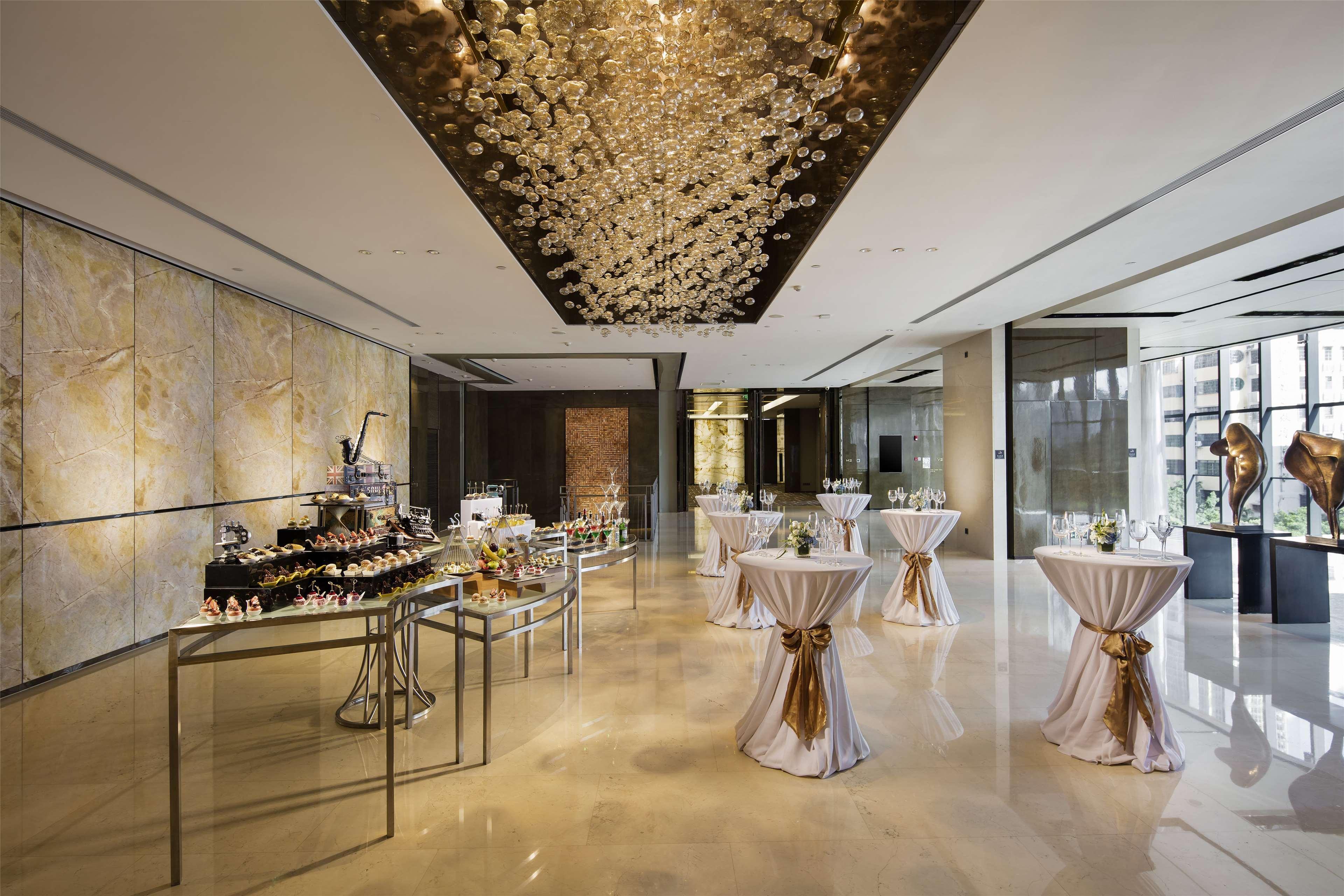 Hilton Guangzhou Tianhe - Free Shuttle Bus And Registration Counter Available During Canton Fair Period Zewnętrze zdjęcie The lobby