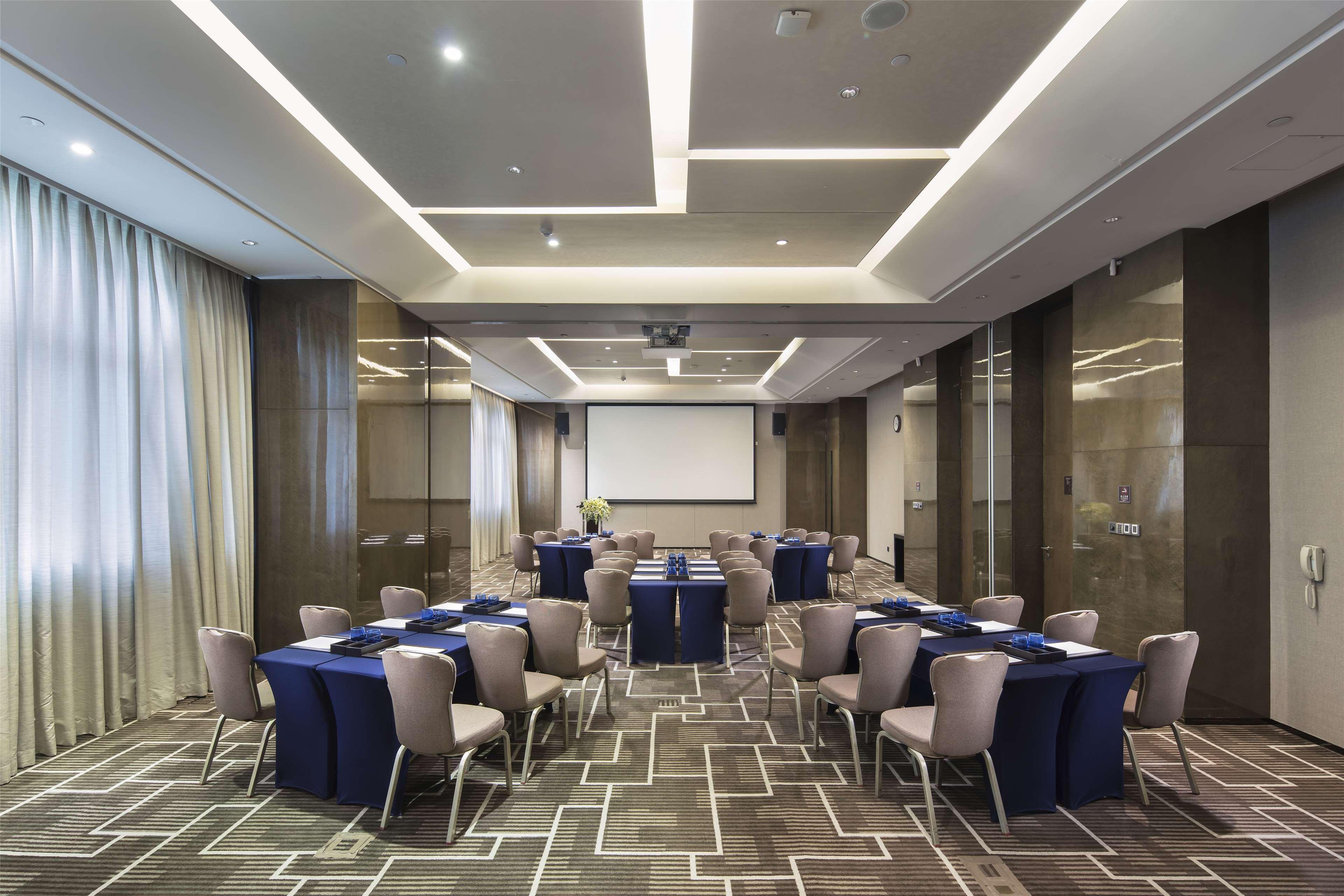Hilton Guangzhou Tianhe - Free Shuttle Bus And Registration Counter Available During Canton Fair Period Zewnętrze zdjęcie Meeting room