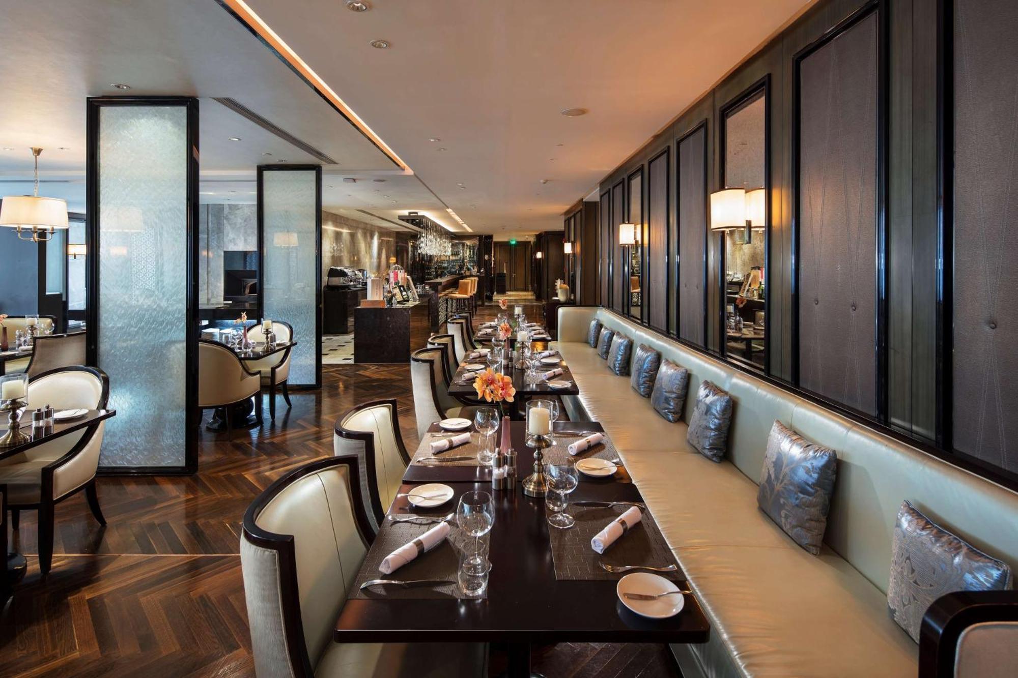 Hilton Guangzhou Tianhe - Free Shuttle Bus And Registration Counter Available During Canton Fair Period Zewnętrze zdjęcie The restaurant at The Dorchester