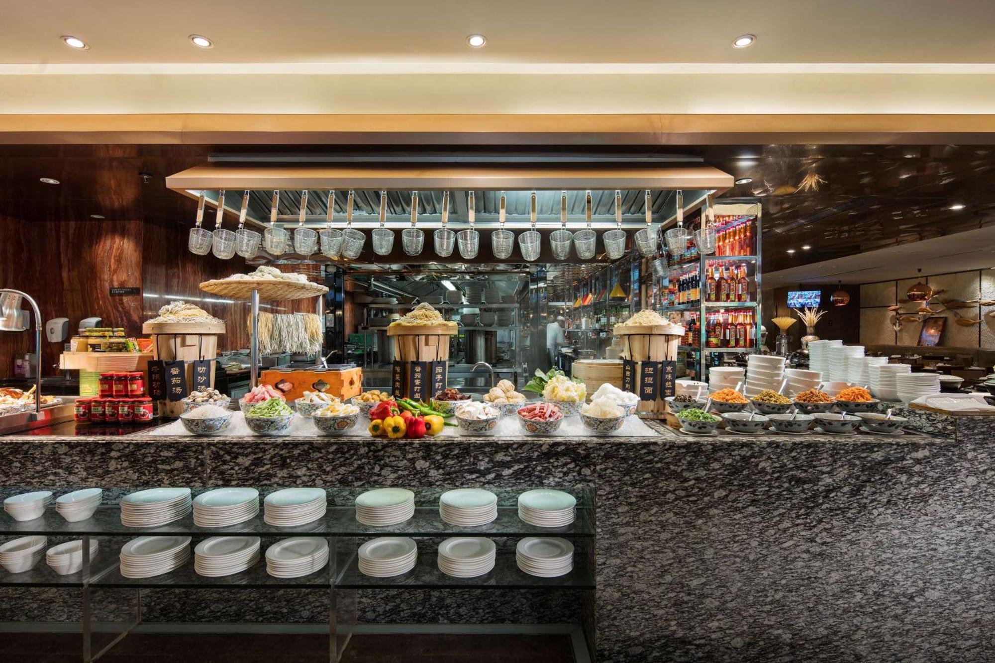 Hilton Guangzhou Tianhe - Free Shuttle Bus And Registration Counter Available During Canton Fair Period Zewnętrze zdjęcie A buffet at a hotel
