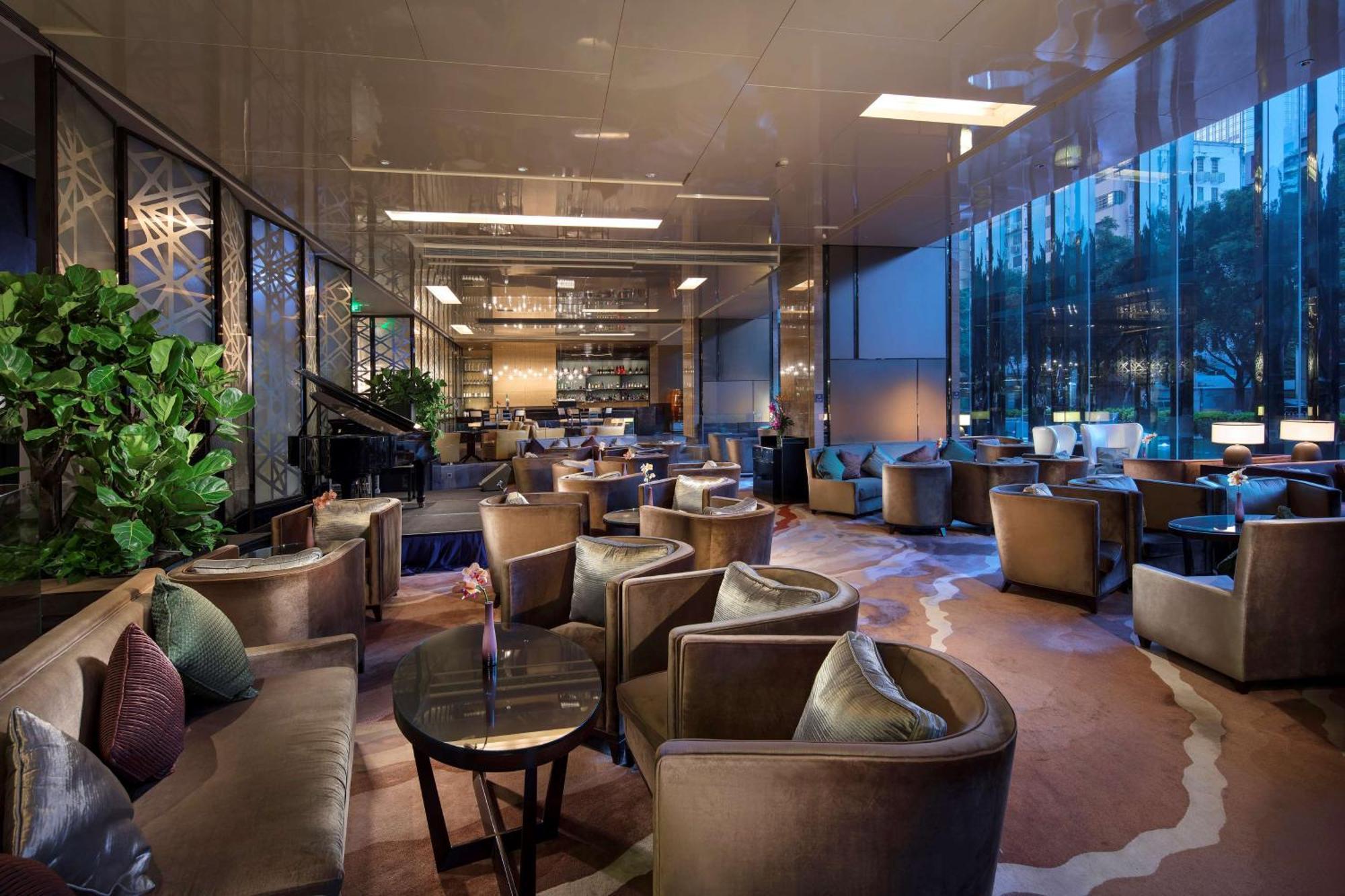 Hilton Guangzhou Tianhe - Free Shuttle Bus And Registration Counter Available During Canton Fair Period Zewnętrze zdjęcie The Club lounge at Hong Kong International Airport