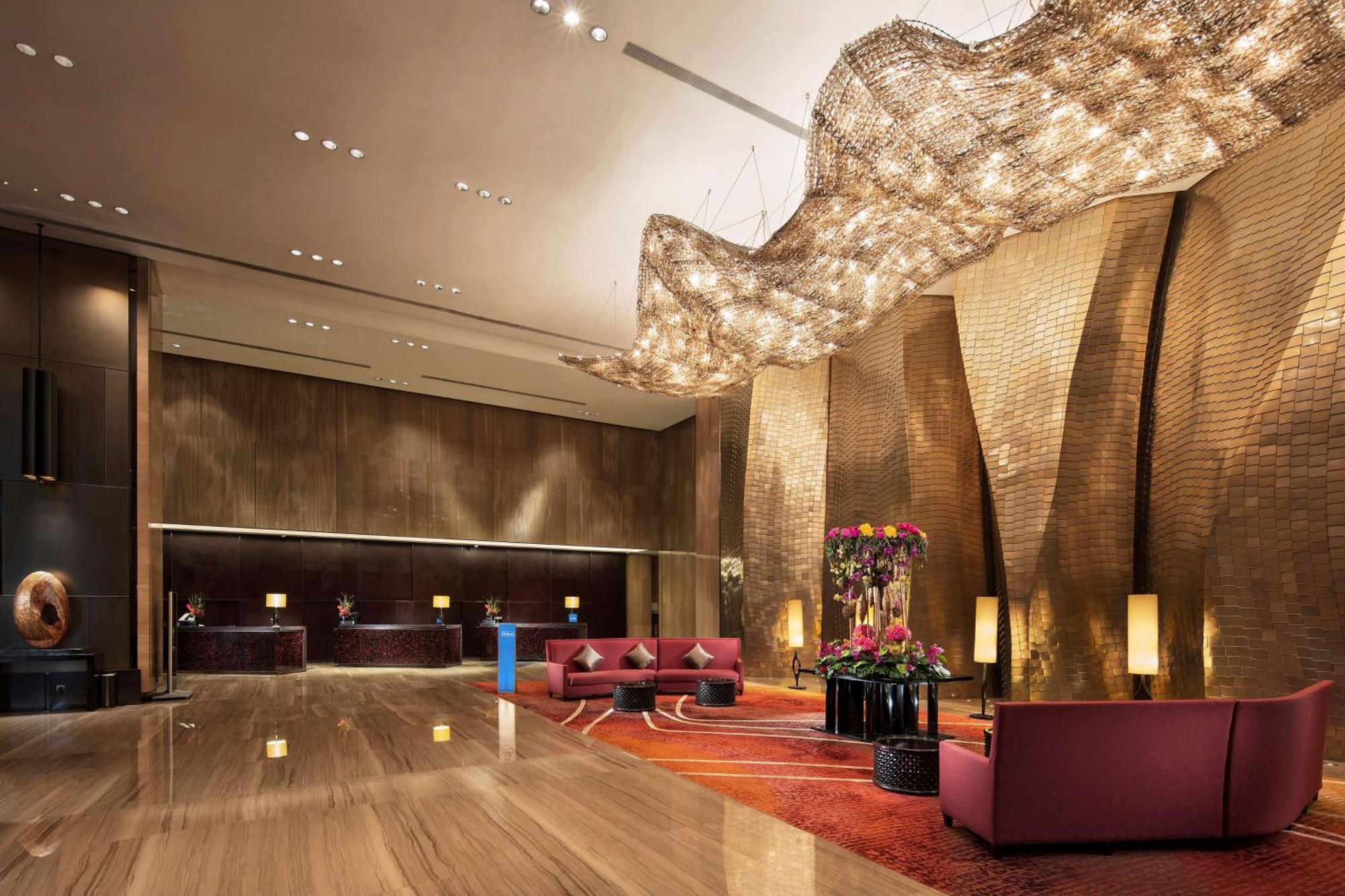 Hilton Guangzhou Tianhe - Free Shuttle Bus And Registration Counter Available During Canton Fair Period Zewnętrze zdjęcie The lobby of the hotel