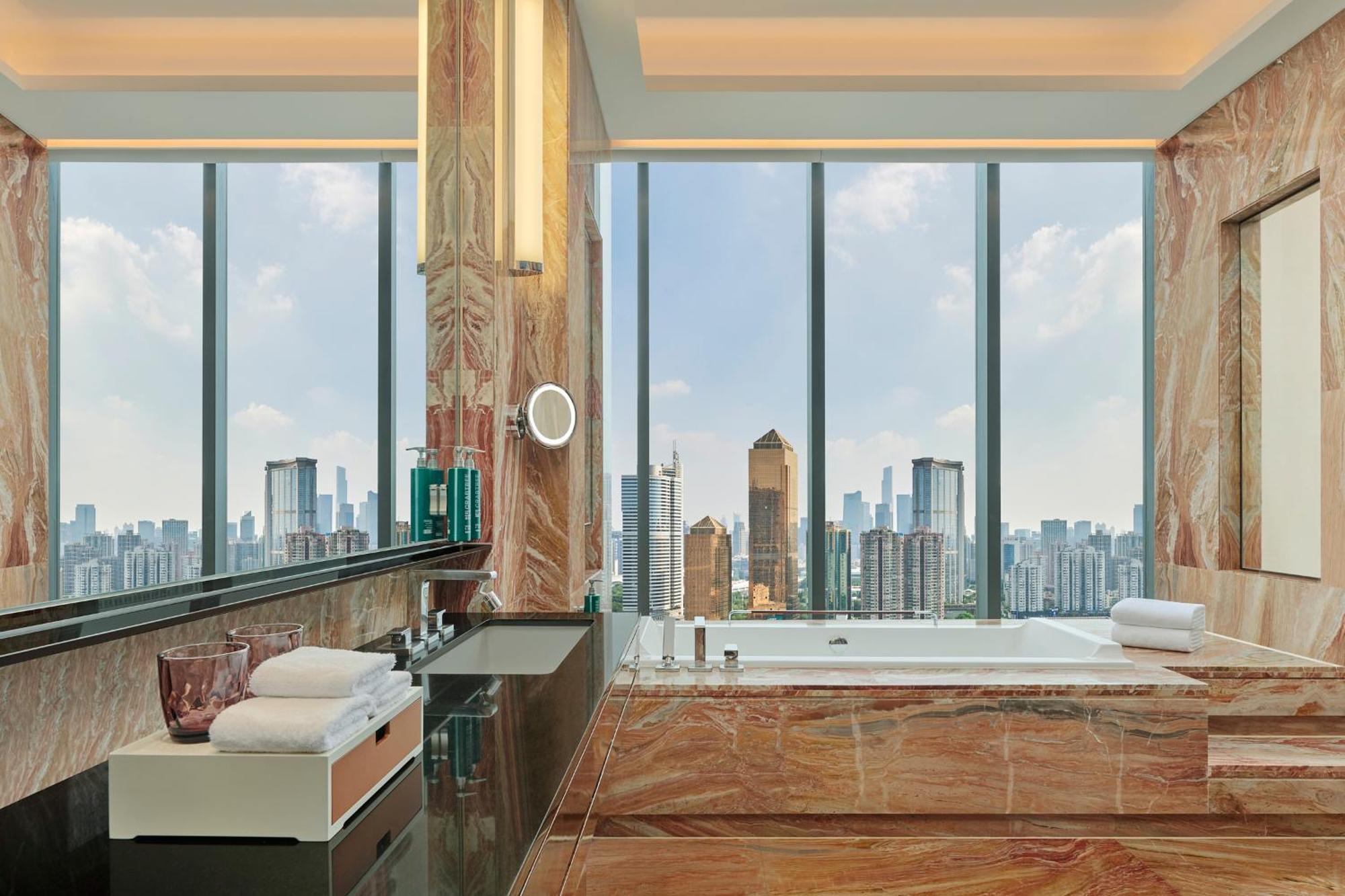 Hilton Guangzhou Tianhe - Free Shuttle Bus And Registration Counter Available During Canton Fair Period Zewnętrze zdjęcie Bathroom