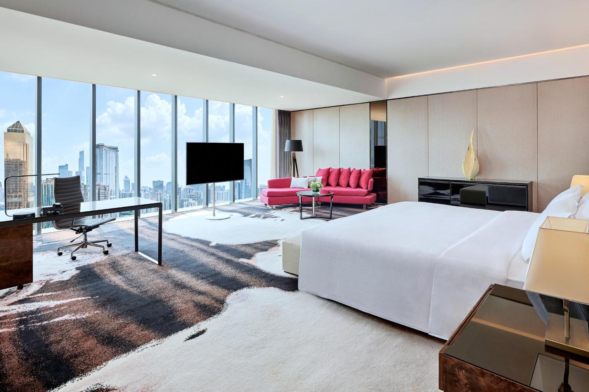 Hilton Guangzhou Tianhe - Free Shuttle Bus And Registration Counter Available During Canton Fair Period Zewnętrze zdjęcie A suite at the hotel