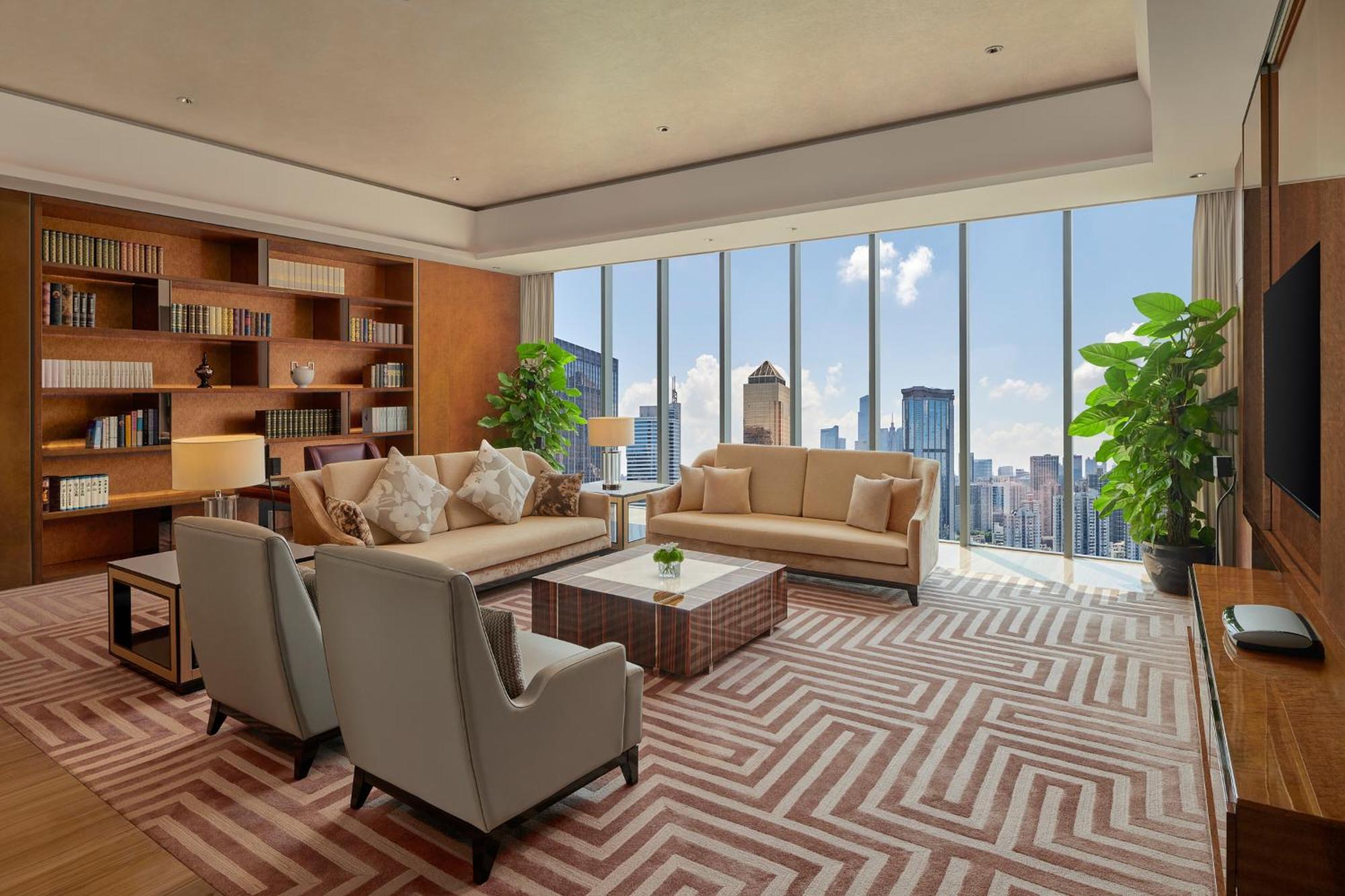 Hilton Guangzhou Tianhe - Free Shuttle Bus And Registration Counter Available During Canton Fair Period Zewnętrze zdjęcie A living room in a suite at the hotel