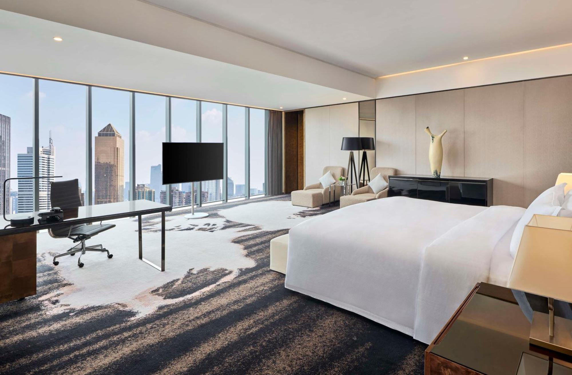 Hilton Guangzhou Tianhe - Free Shuttle Bus And Registration Counter Available During Canton Fair Period Zewnętrze zdjęcie Deluxe Suite